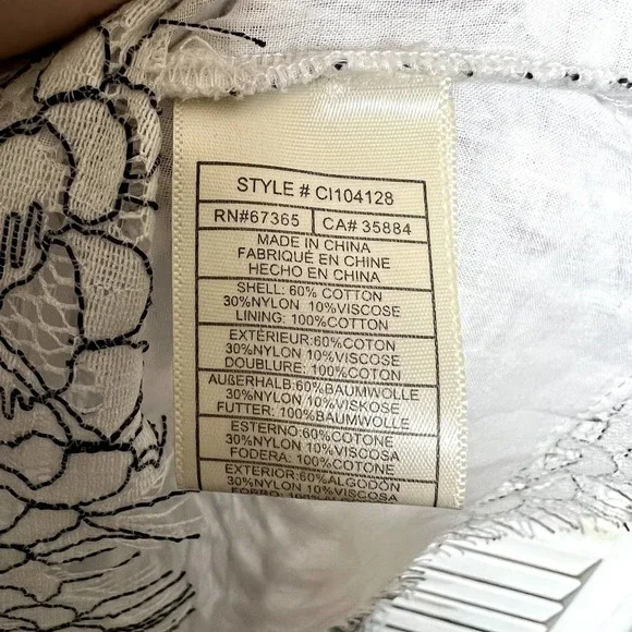 Cupcakes & CASHMERE Women's M Basewood Lace Bell Sleeve Blouse Top Black White - Picture 6 of 16